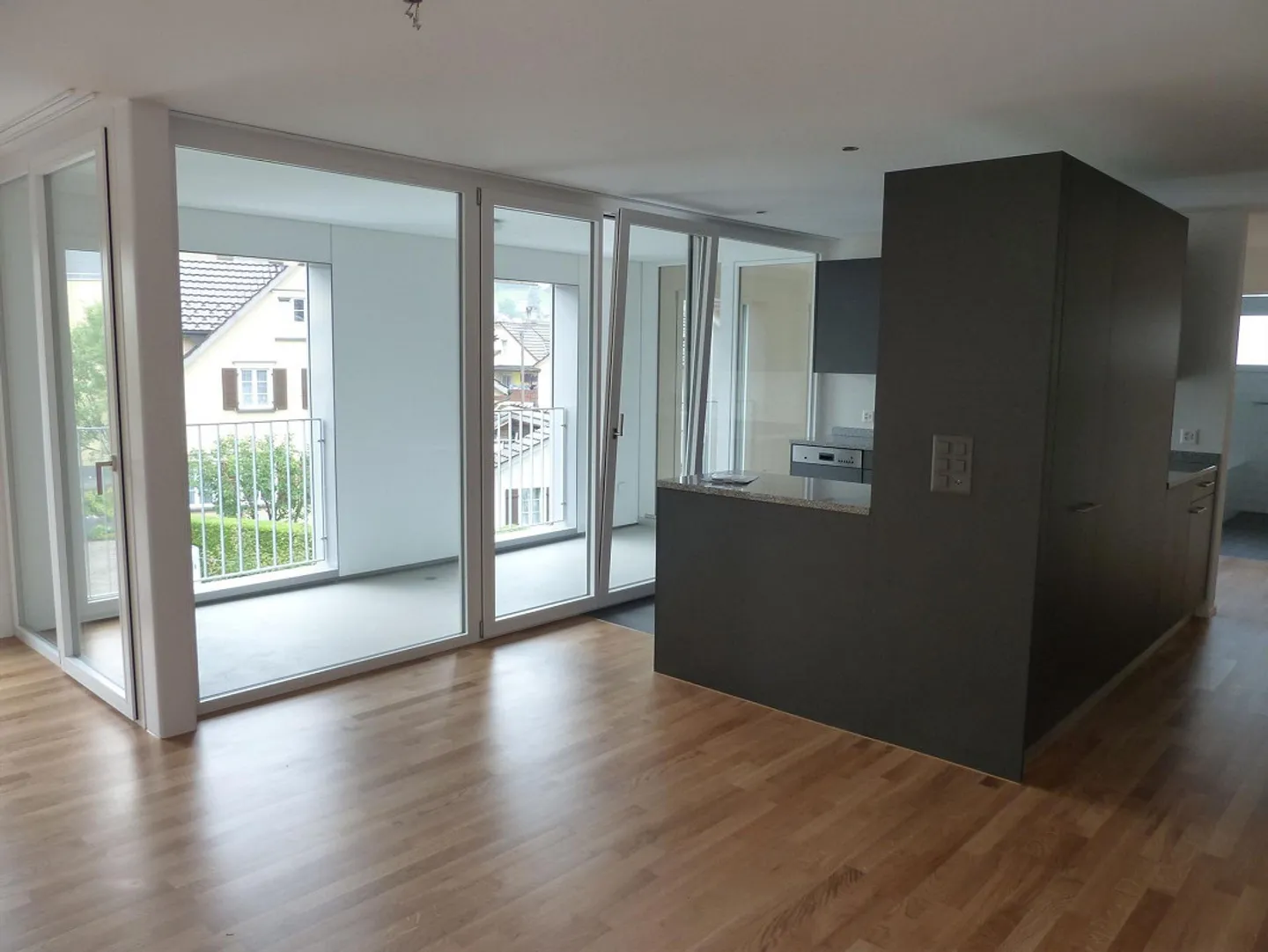 Vivere centrale – Appartamento di 4,5 stanze vicino alla stazione - Foto 4 di 7