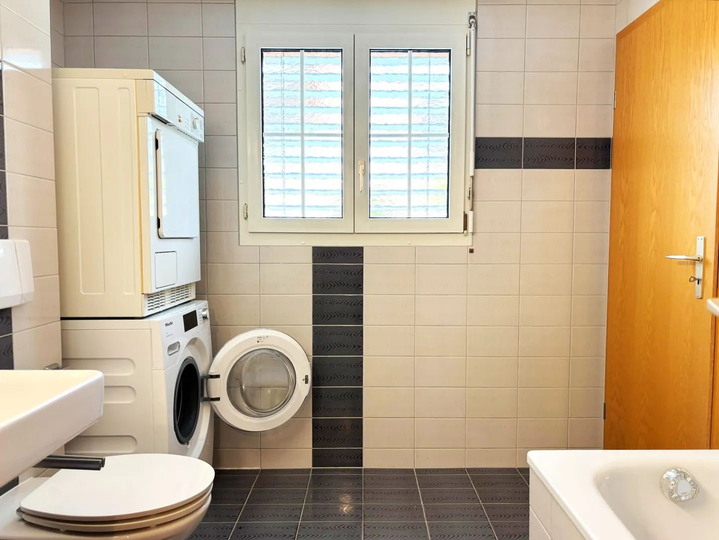 Spacious 5.5-room apartment in a quiet, green residential area - Photo 5 of 11