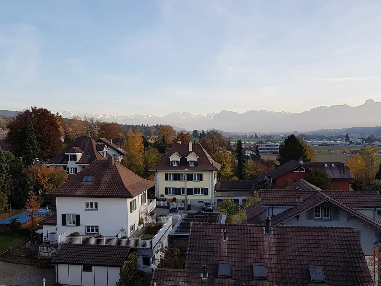 Helle 2-Zimmerdachwohnung mit wunderschöner Weitsicht - Foto 1 von 19