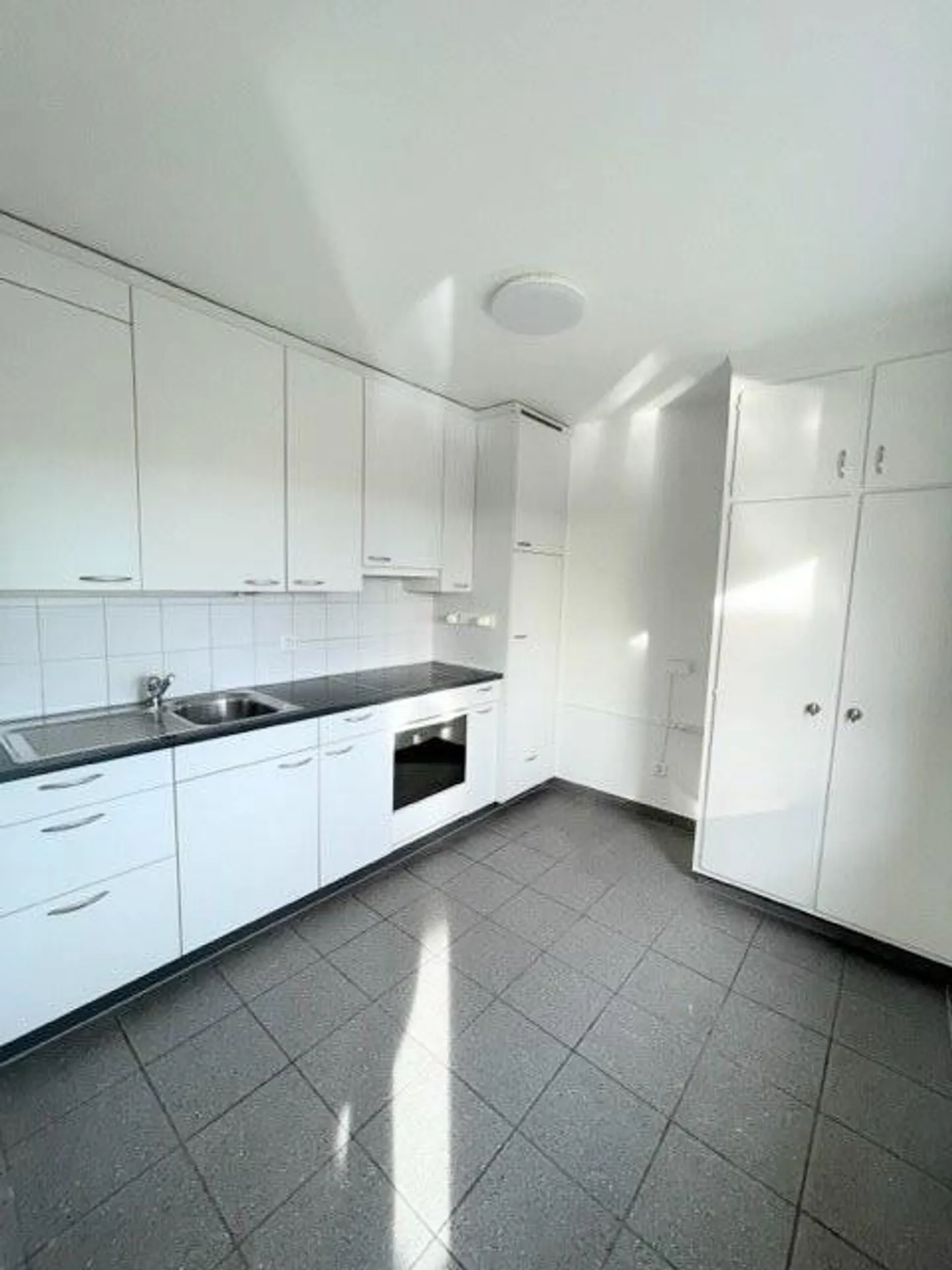 Charmante Wohnung in Biel - Foto 2 von 6