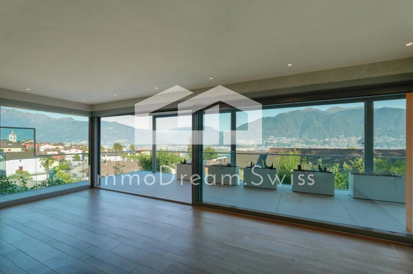 Charmante Wohnung mit Seeblick - Foto 1 von 13