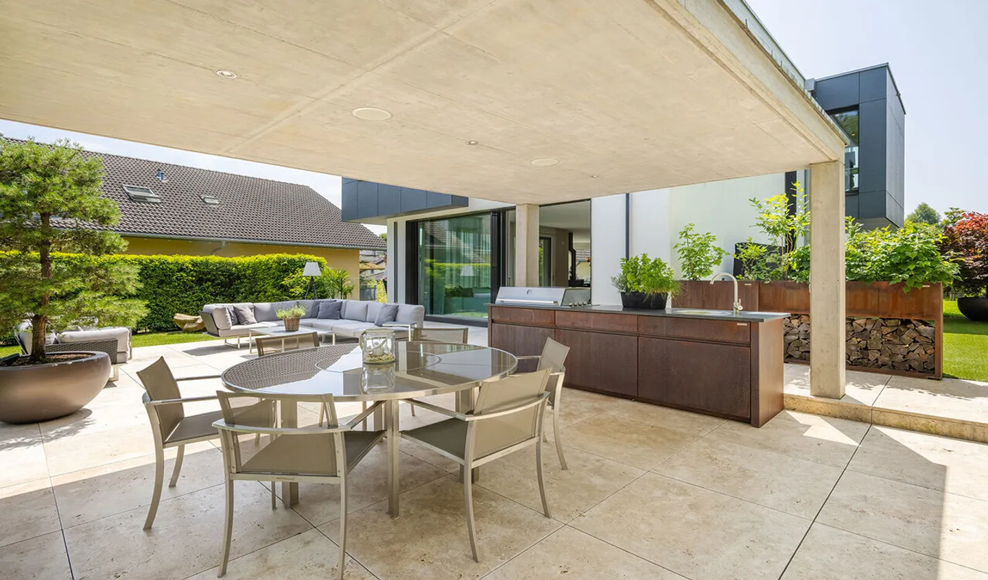 Luxurious Single-Family Home for the Highest Demands - Photo 7 of 10