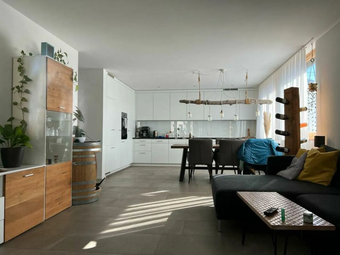 generous 3.5-room apartment with a view - Photo 1 of 13