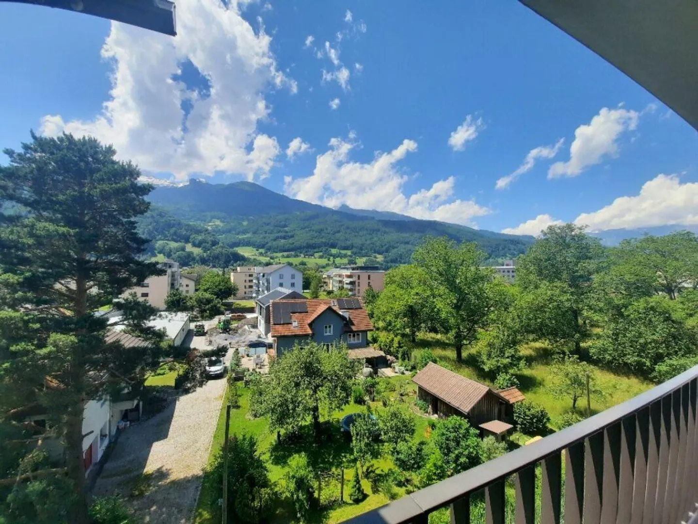 generous 3.5-room apartment with a view - Photo 9 of 13