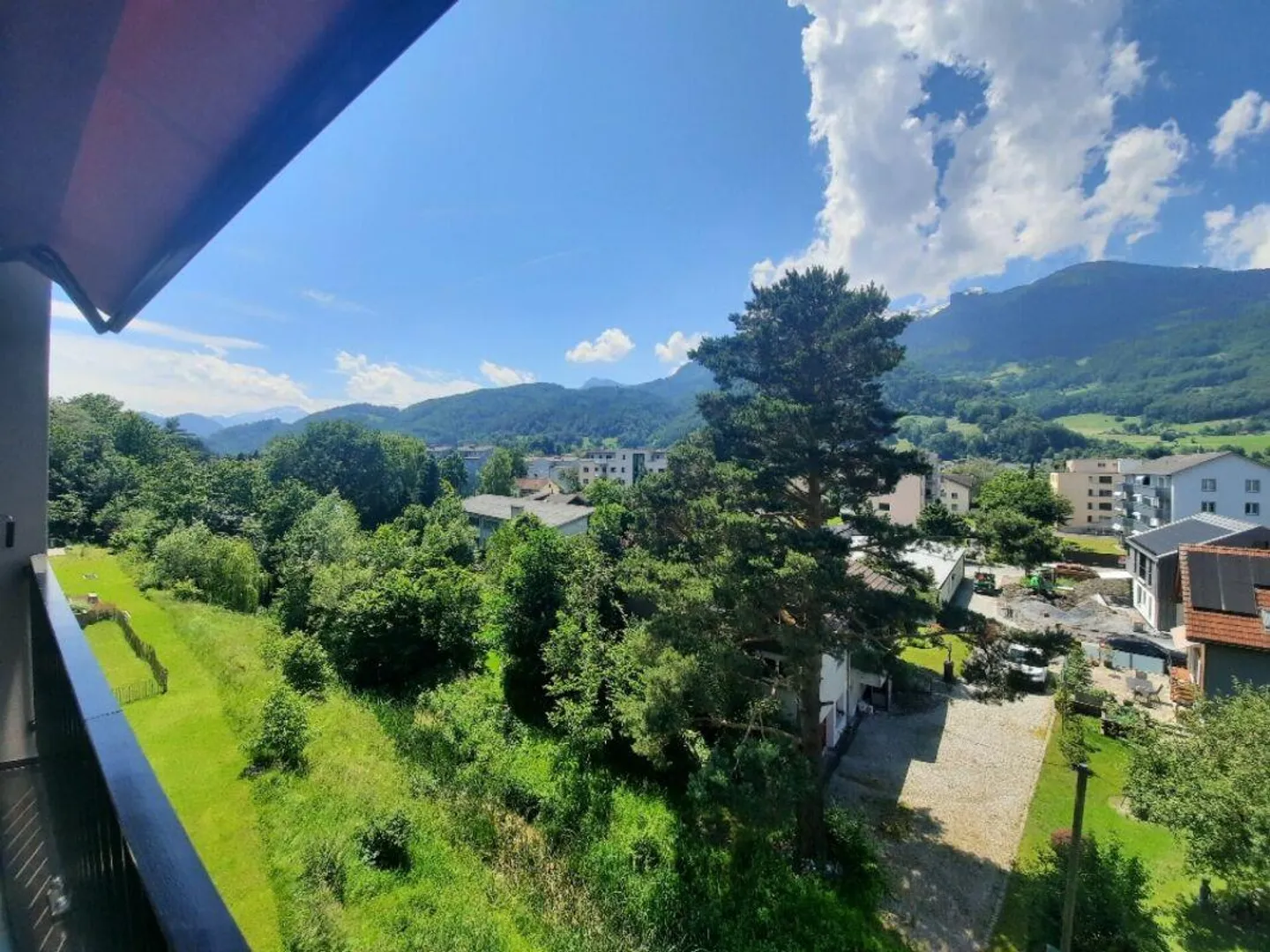 generous 3.5-room apartment with a view - Photo 10 of 13