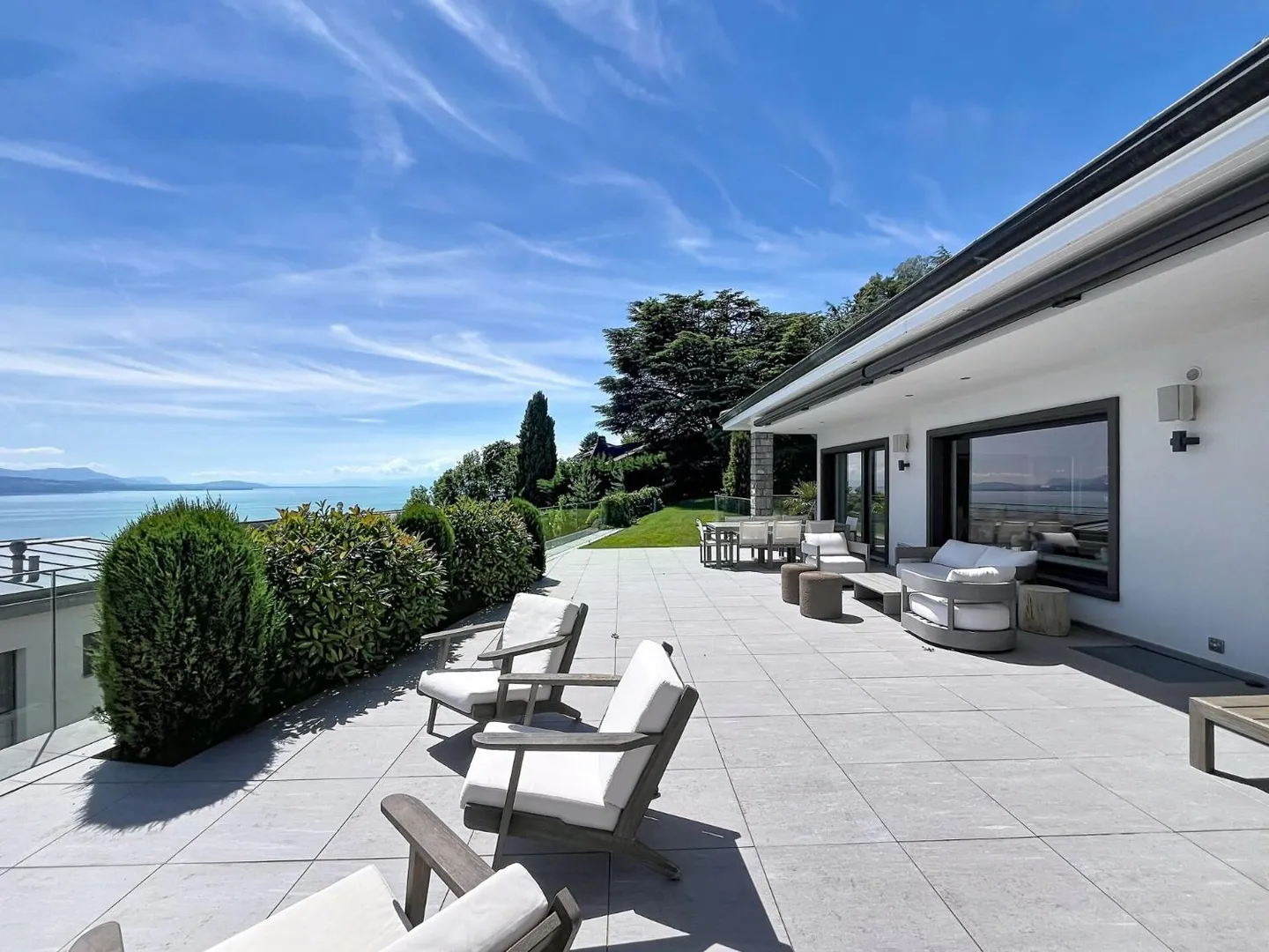 Villa de Luxe avec Vue sur le Lac - Photo 1 sur 10