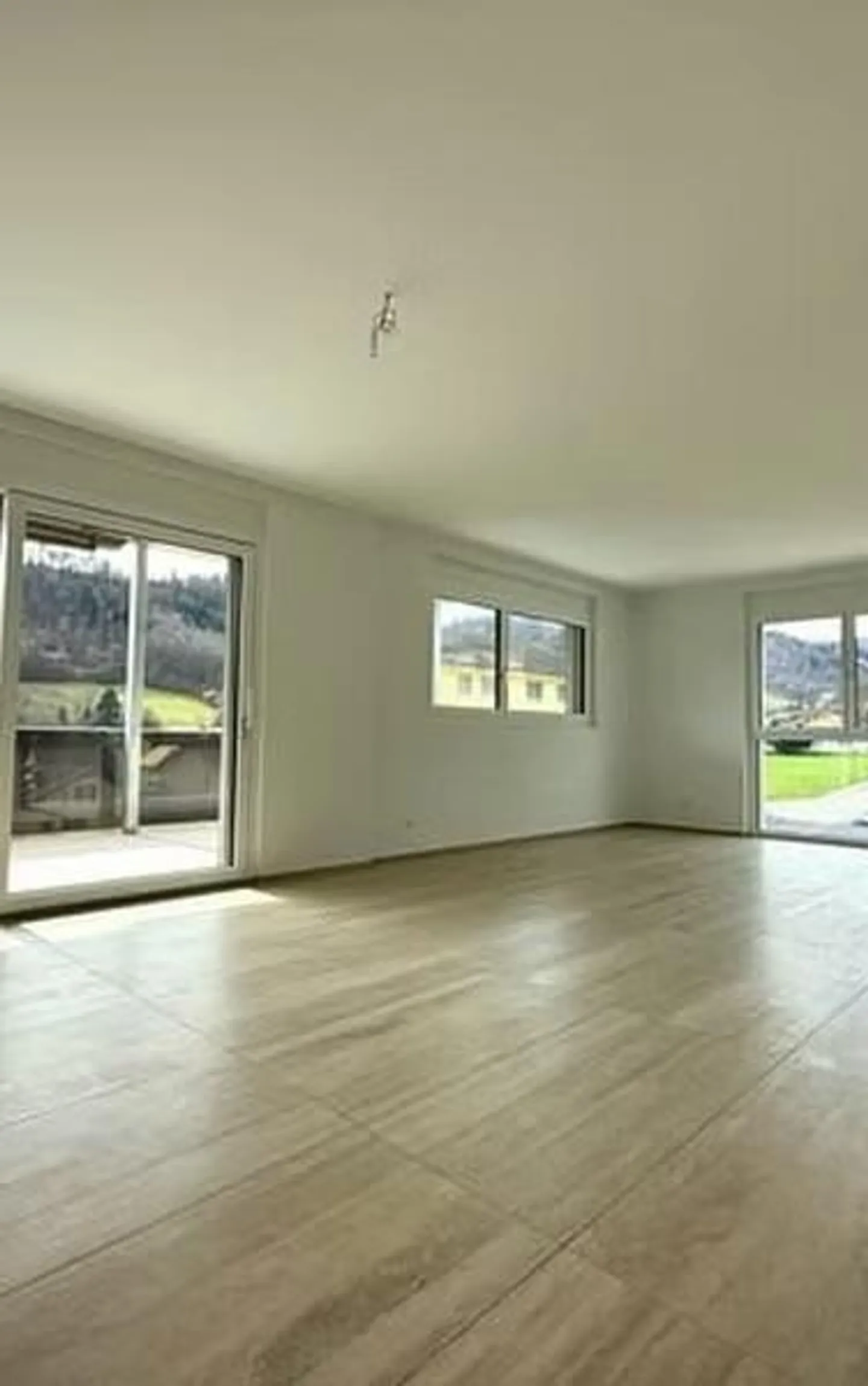 Modern 3.5-room new apartment with terrace and beautiful view in - Photo 1 of 10