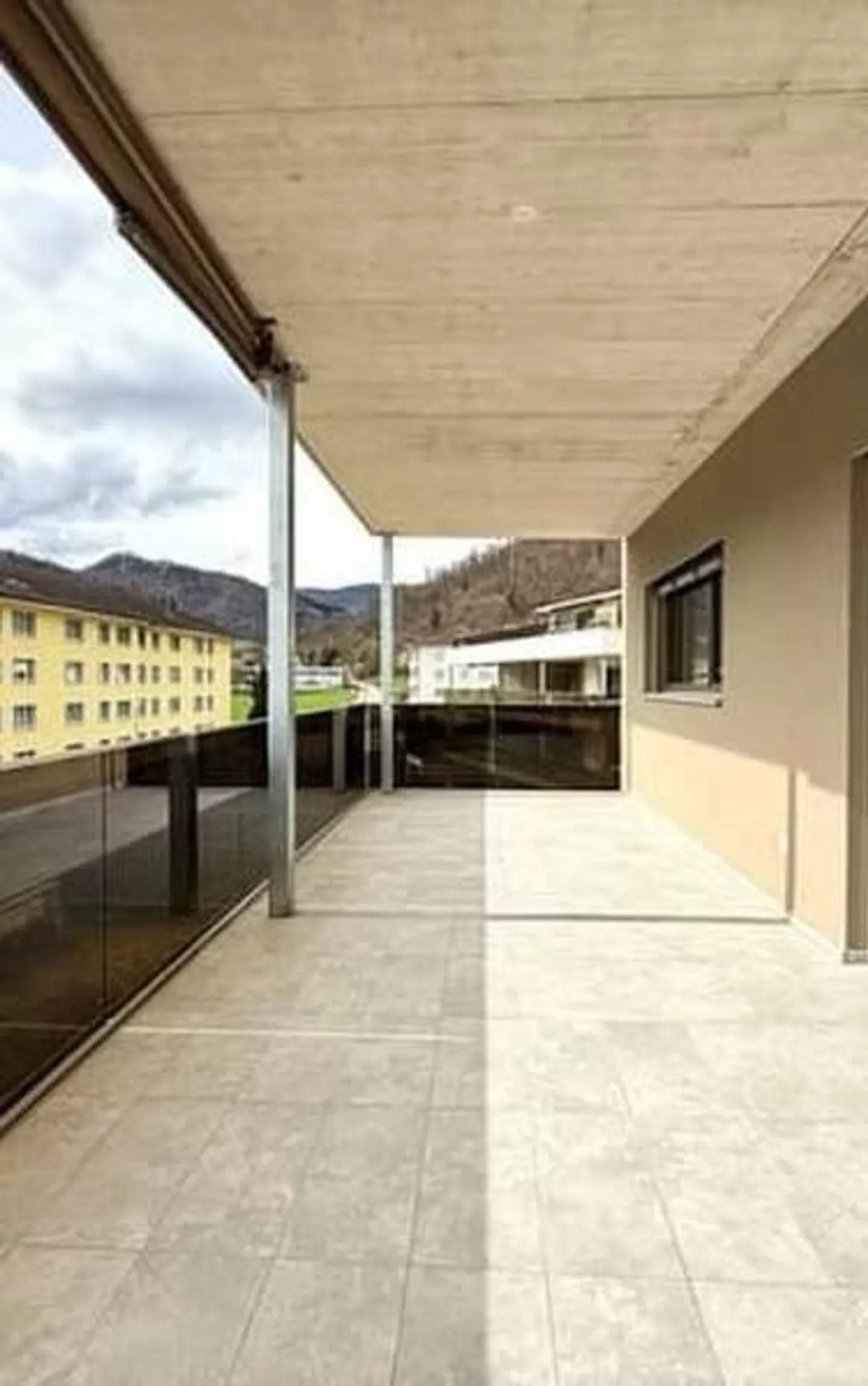 Modern 3.5-room new apartment with terrace and beautiful view in - Photo 2 of 10