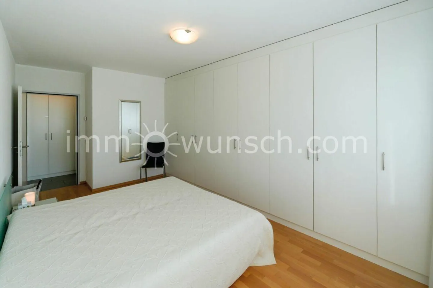 Charming 2 ½ room condominium with 2nd residence permit - Photo 7 of 11