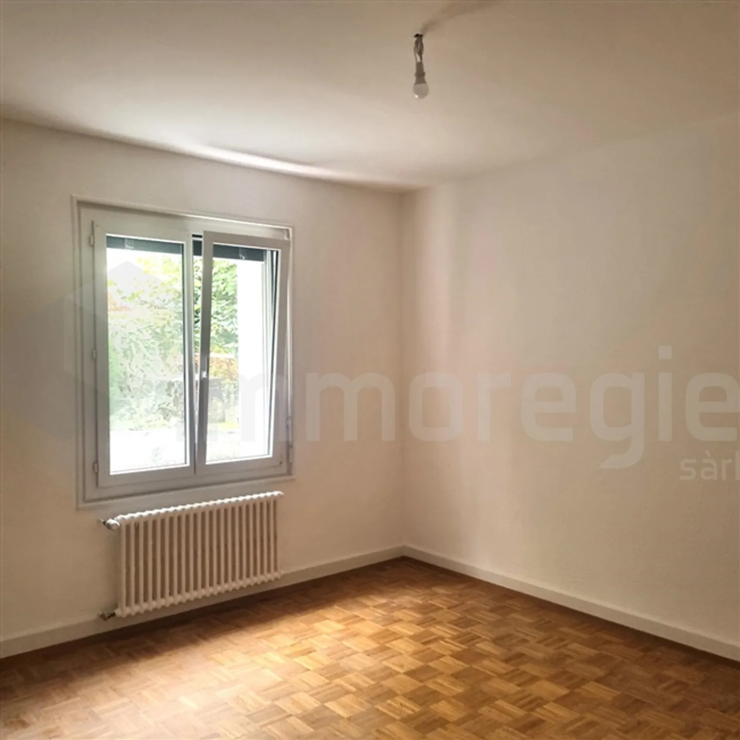 Bel appartement rénové de 3,5 pièces au rez-de-chaussée, idéalement situé - Photo 6 sur 6