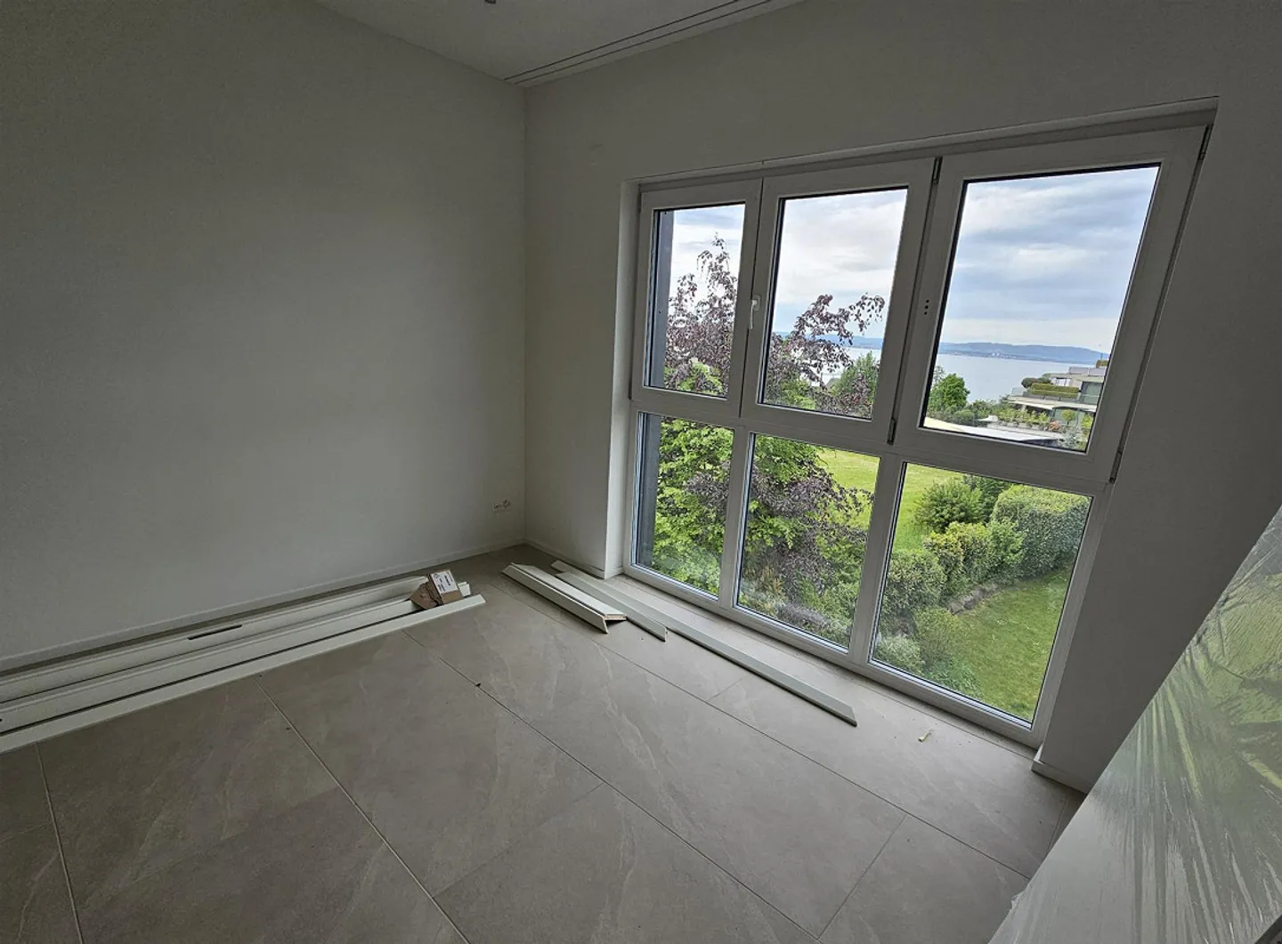 Prima locazione - esclusivo appartamento di 5 ½ stanze con vista lago mozzafiato - Foto 3 di 19