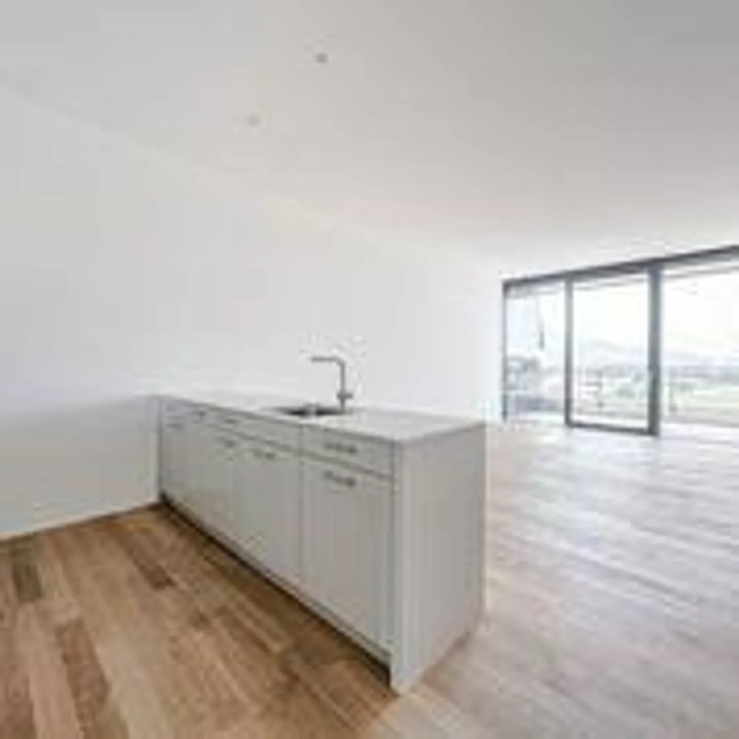 Appartamento Duplex Moderno con Balconi - Foto 3 di 16