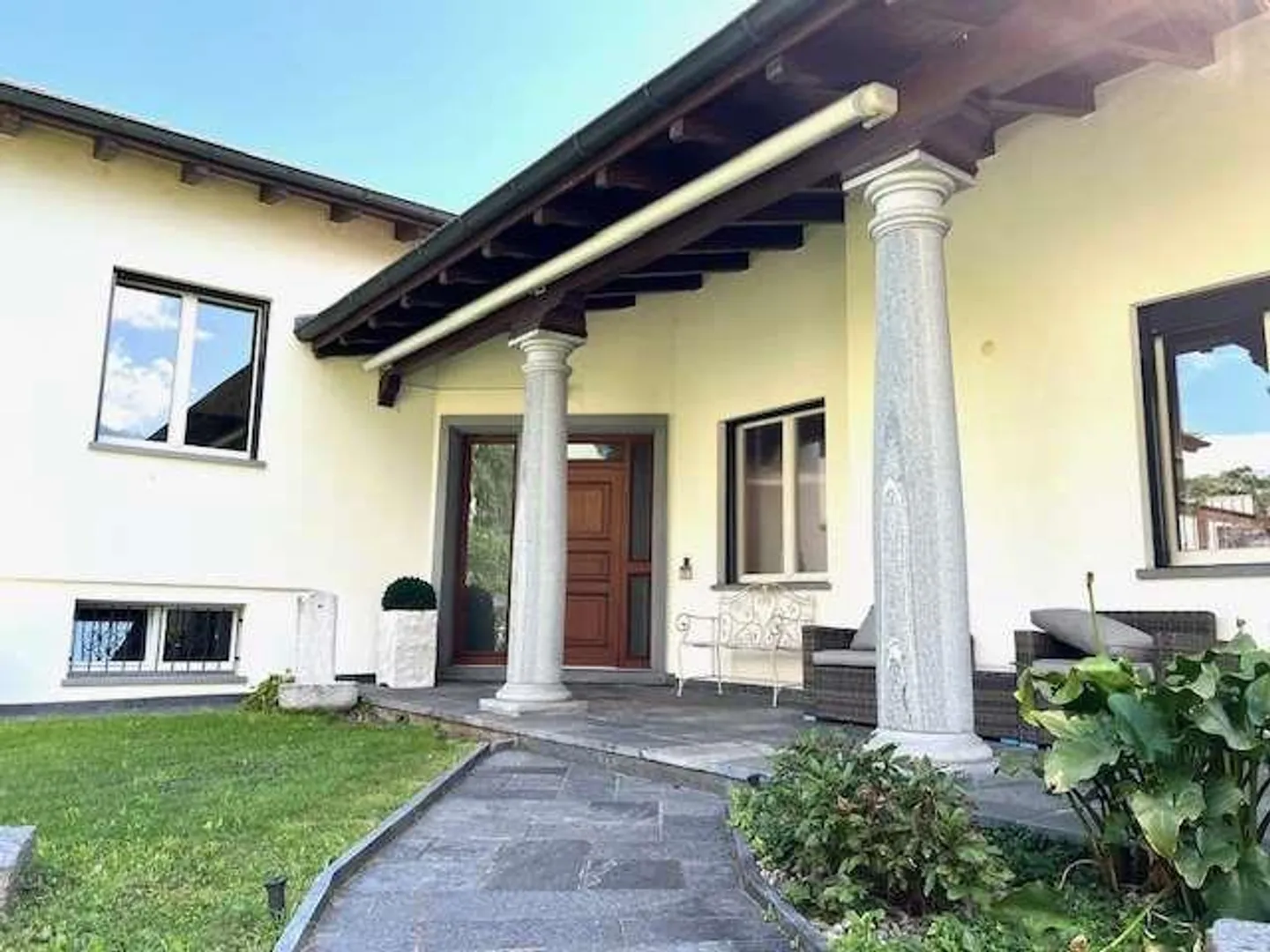 Villa moderna di classe in ottima posizione - Foto 2 di 13