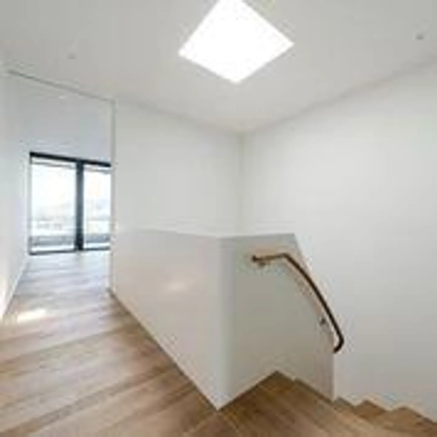 Appartamento Duplex Moderno con Balconi - Foto 8 di 16