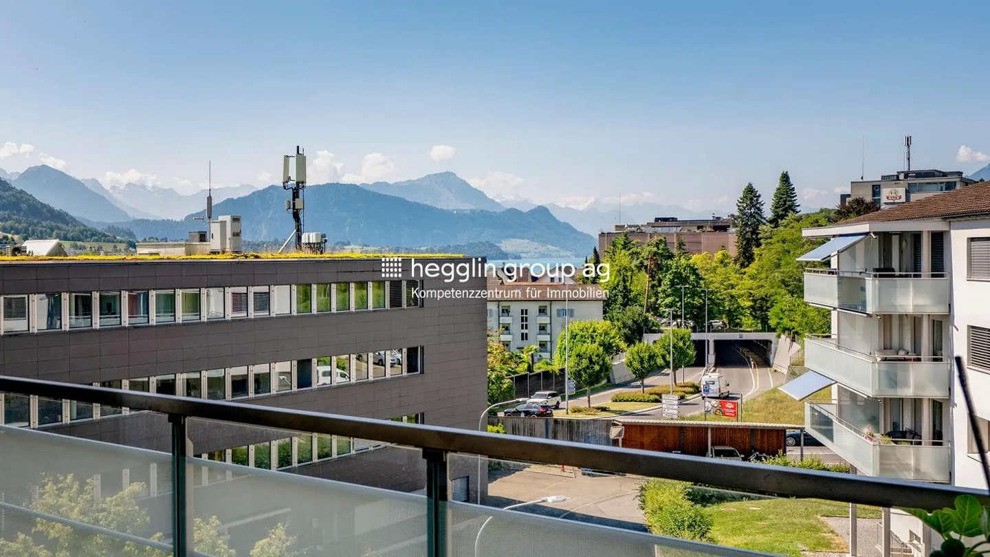 Geräumige Wohnung mit Seeblick - Foto 2 von 12