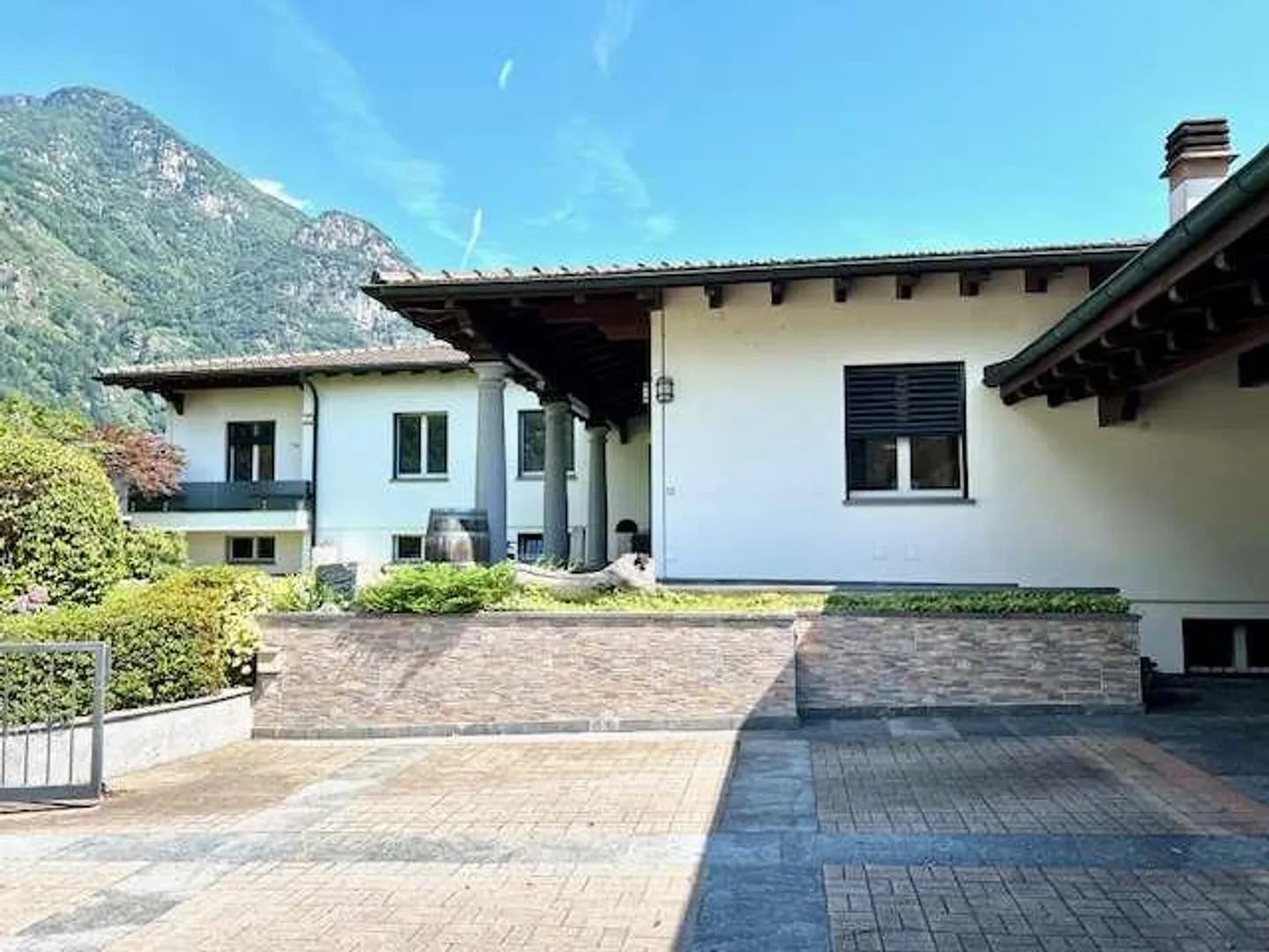 Villa moderna di classe in ottima posizione - Foto 3 di 13
