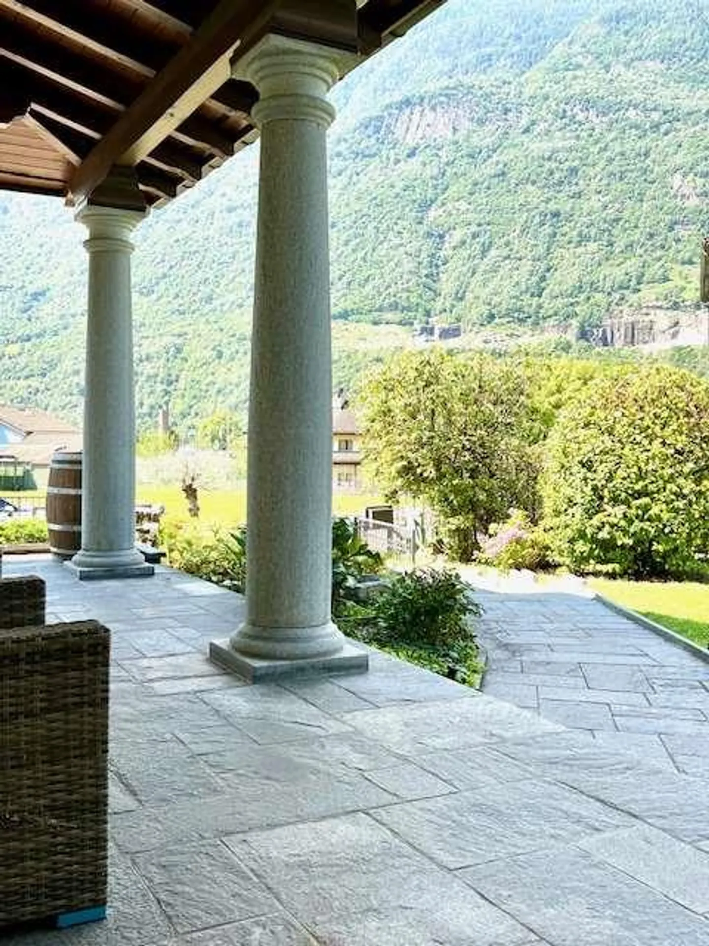 Villa moderna di classe in ottima posizione - Foto 4 di 13