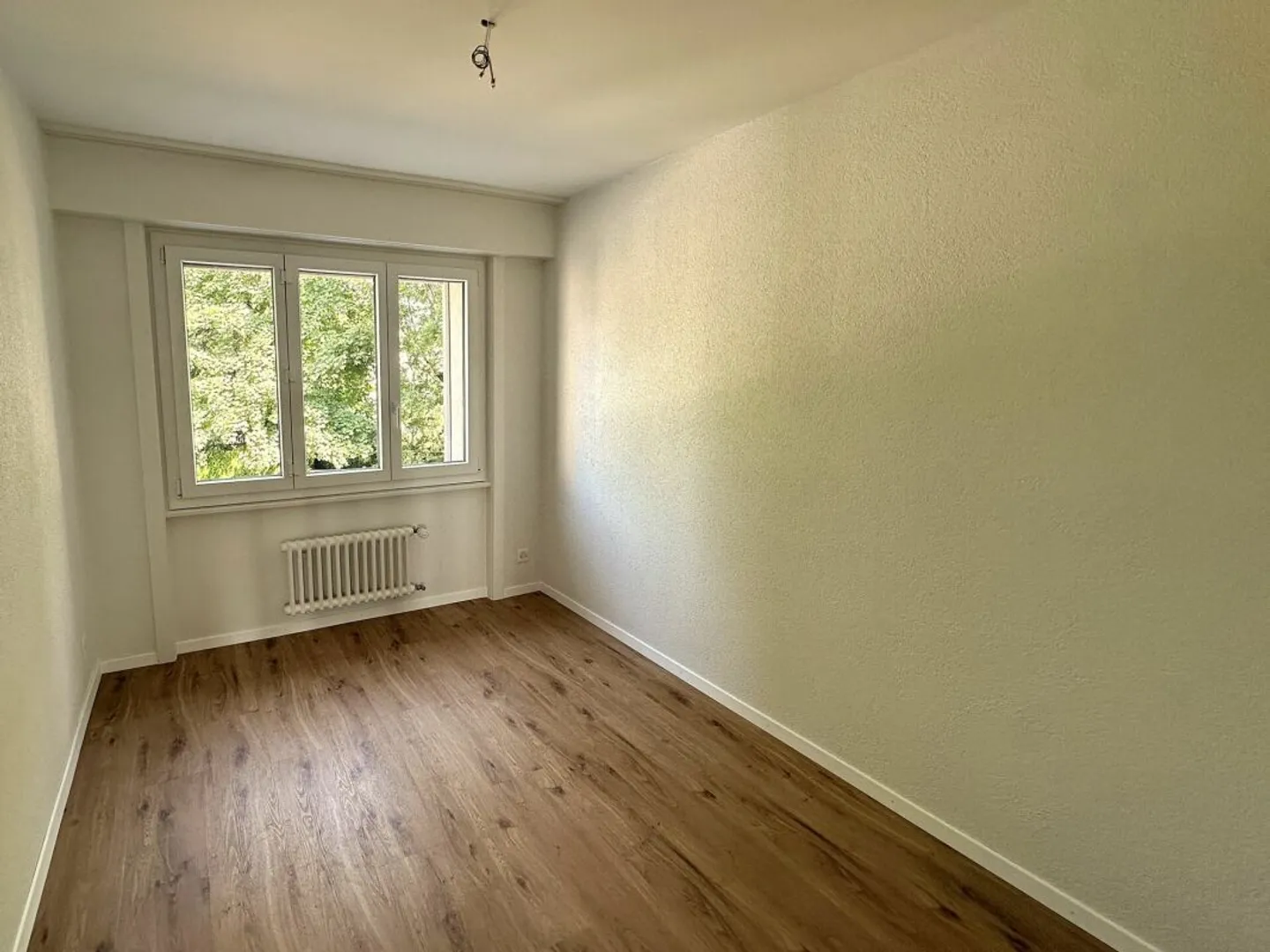 Bell'appartamento di 4,5 locali completamente ristrutturato in quartiere tranquillo! - Foto 5 di 10