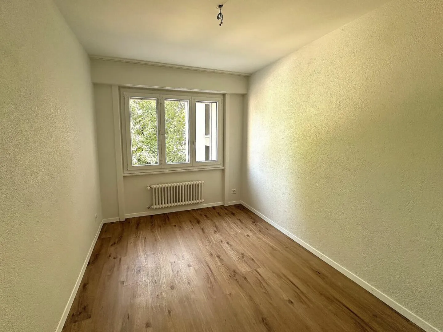 Bell'appartamento di 4,5 locali completamente ristrutturato in quartiere tranquillo! - Foto 7 di 10