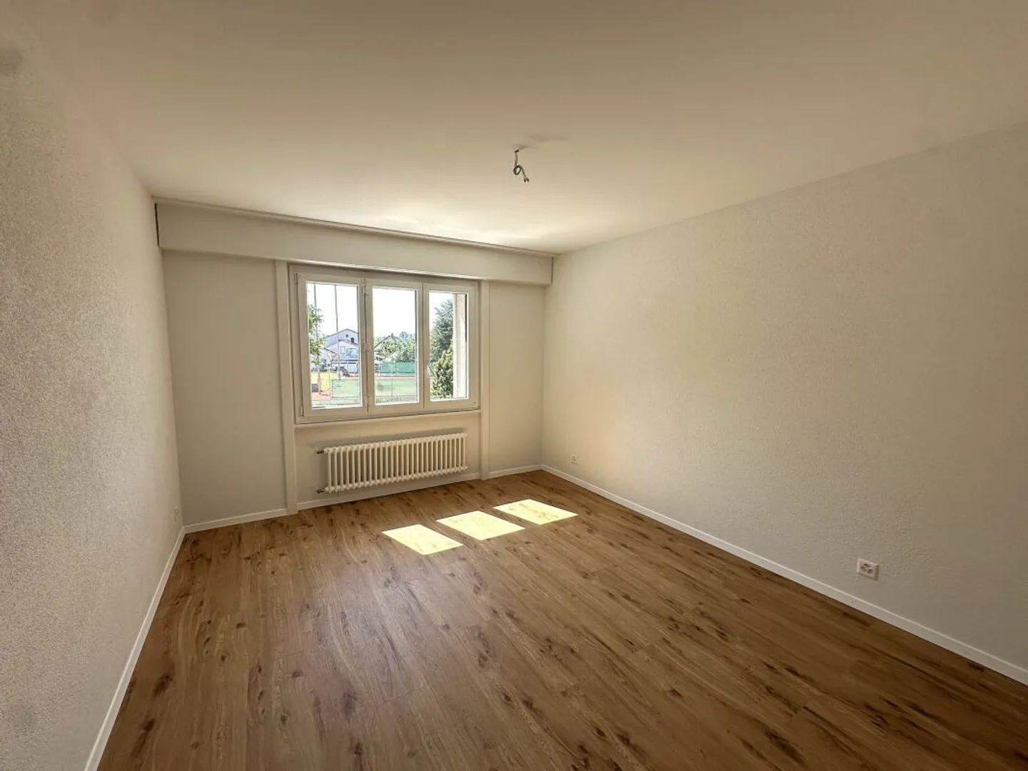 Bell'appartamento di 4,5 locali completamente ristrutturato in quartiere tranquillo! - Foto 6 di 10