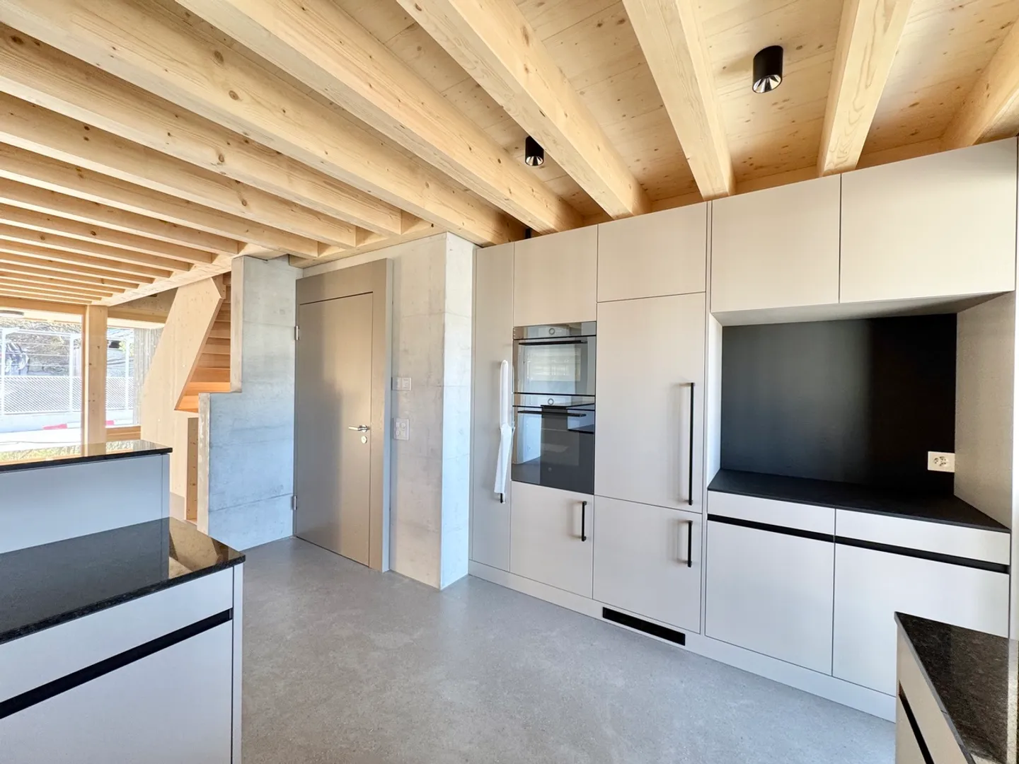 Maison de 3,5 pièces attenante, ascenseur, top aménagement - Photo 2 sur 6