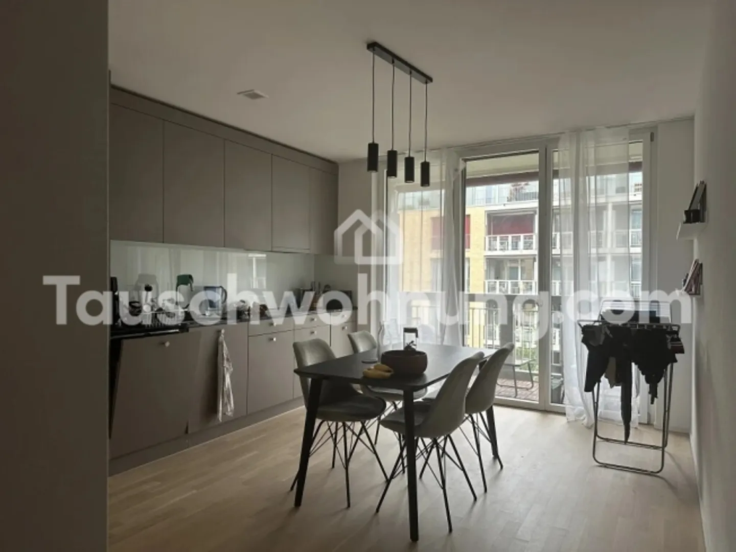 Exchange Apartment Modern, Spacious 3.5-Room Apartment for Exchange with Smaller One - Photo 2 of 7