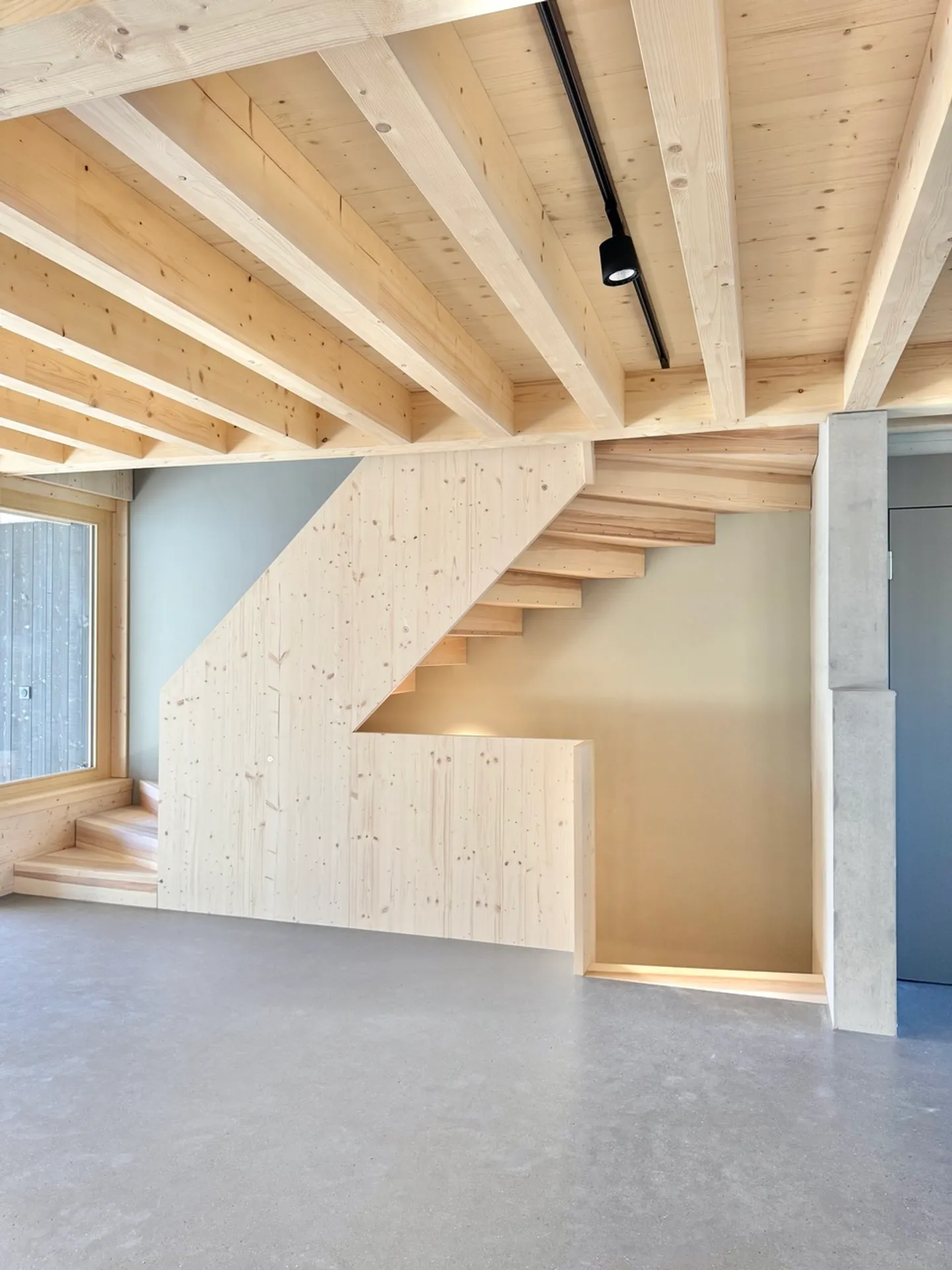 Maison de 3,5 pièces attenante, ascenseur, top aménagement - Photo 3 sur 6