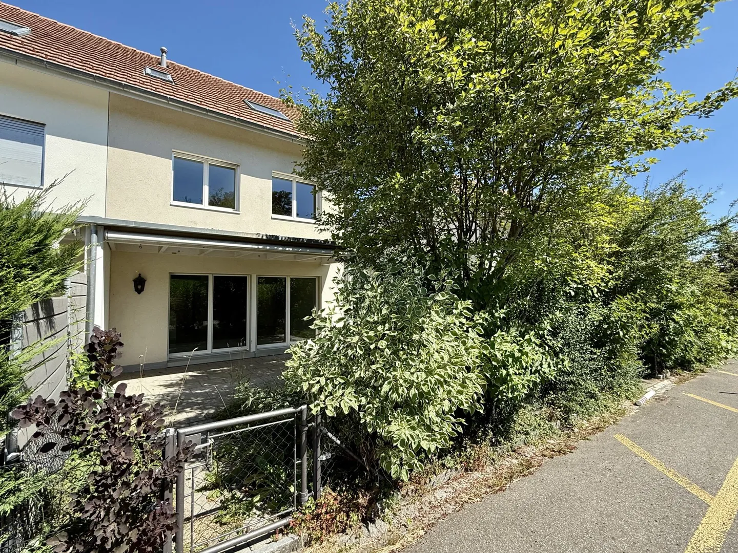 Reiheneckhaus an familienfreundlicher Lage in Schönenbuch! - Foto 1 von 14