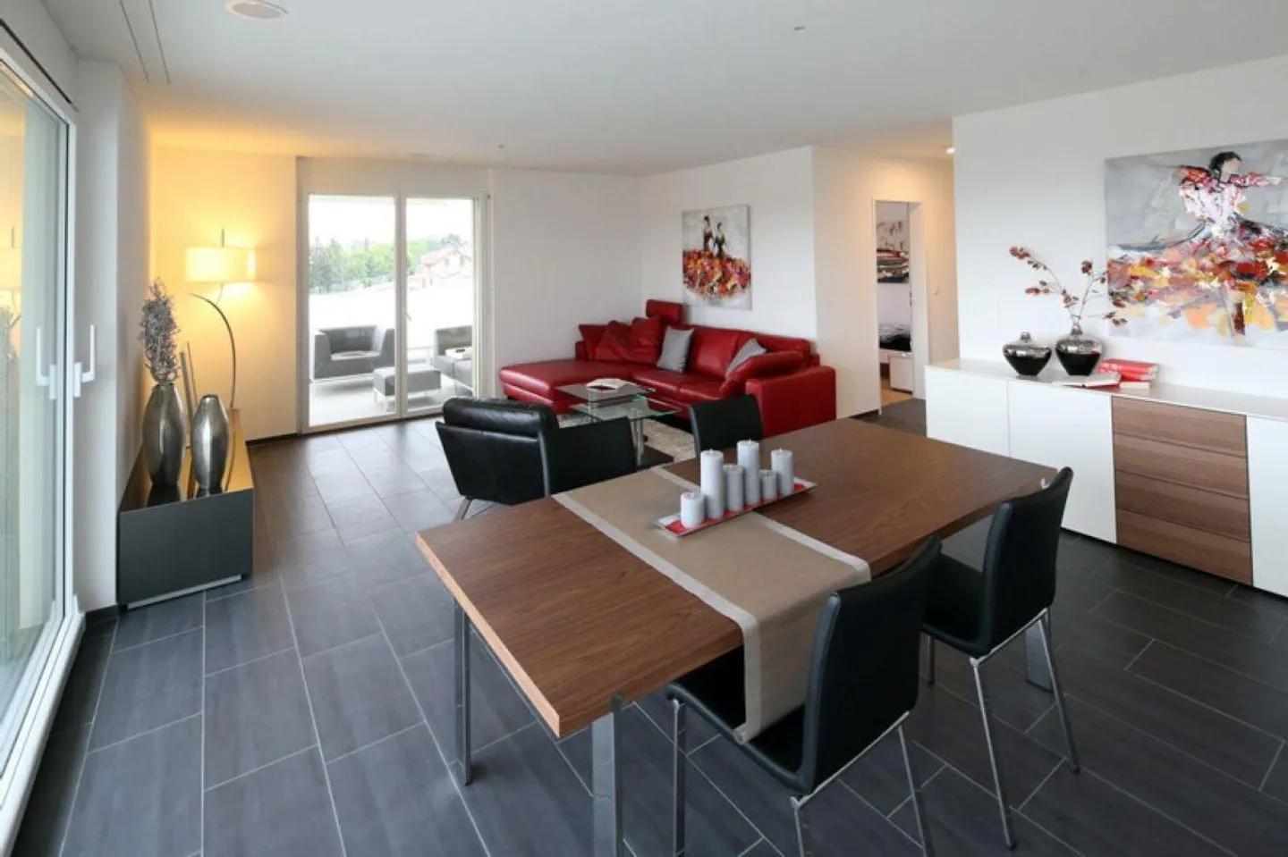 Ampio appartamento di 4,5 stanze in standard di proprietà - Foto 3 di 13