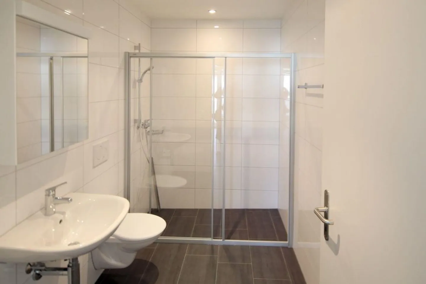 Ampio appartamento di 4,5 stanze in standard di proprietà - Foto 10 di 13