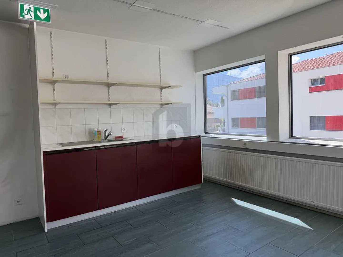 Espace Commercial avec Emplacement Stratégique - Photo 2 sur 5