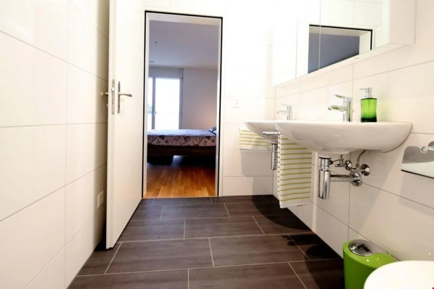 Ampio appartamento di 4,5 stanze in standard di proprietà - Foto 11 di 13