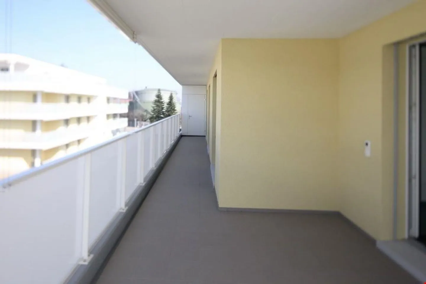 Ampio appartamento di 4,5 stanze in standard di proprietà - Foto 12 di 13