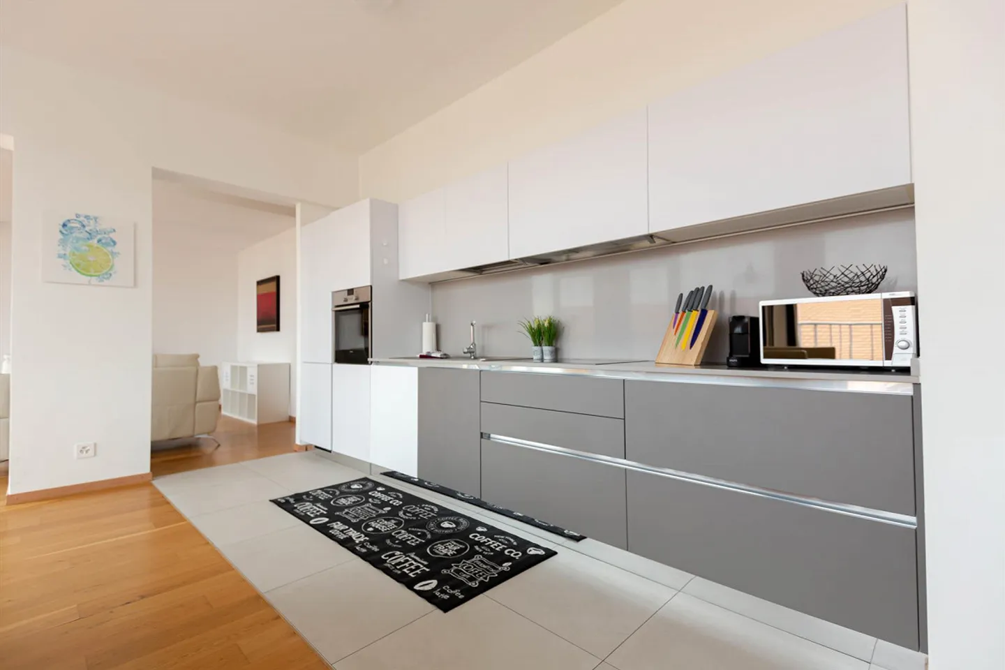 Luxuriöse möblierte 2.5-Zimmer-Wohnung mit Service im Zentrum von Biel - Foto 4 von 16