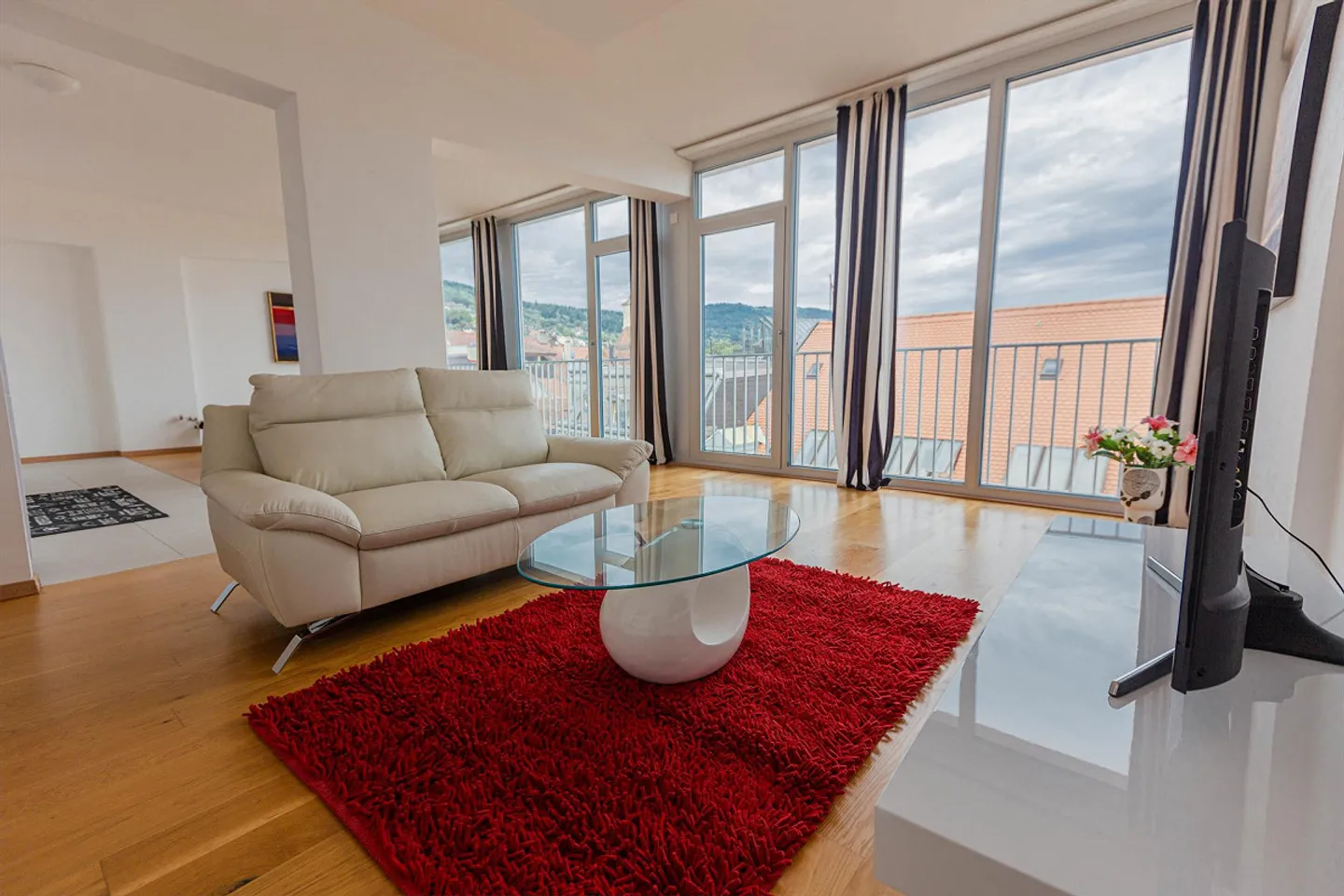 Luxuriöse möblierte 2.5-Zimmer-Wohnung mit Service im Zentrum von Biel - Foto 6 von 16