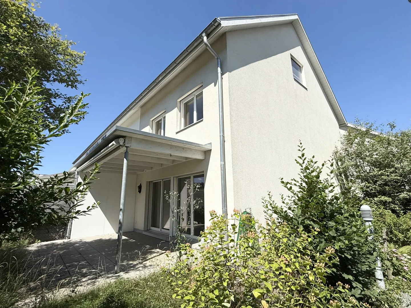 Reiheneckhaus an familienfreundlicher Lage in Schönenbuch! - Foto 2 von 14
