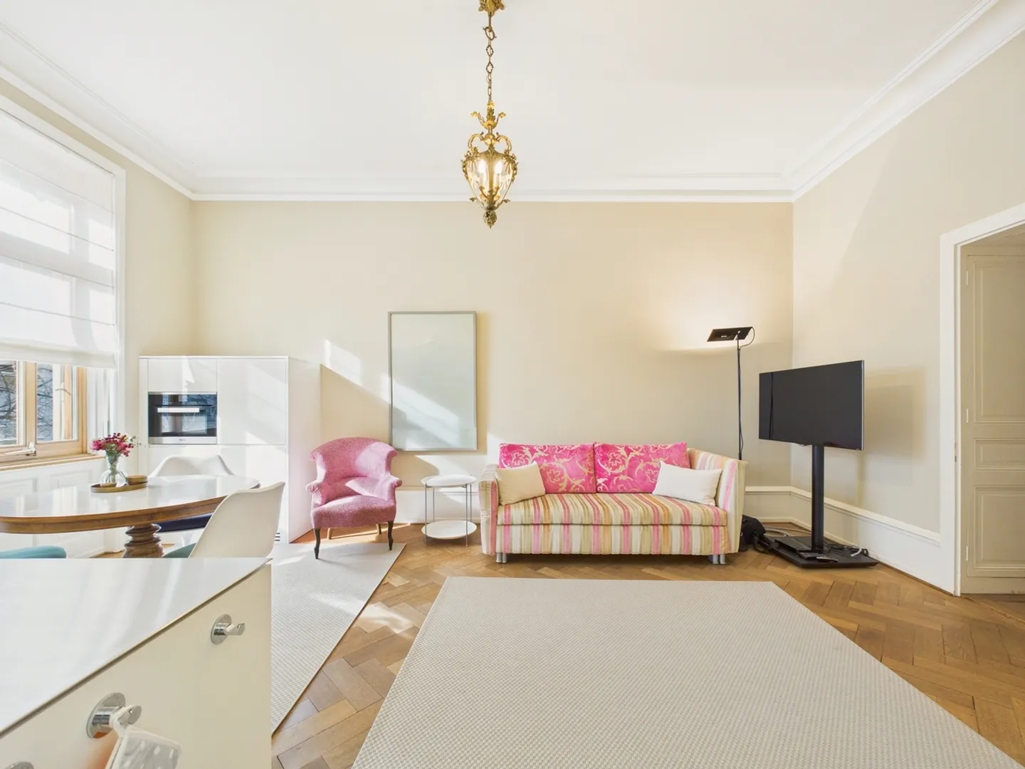 Elegante 2,5-Zimmer-Wohnung in einer historischen Jugendstilvilla in Basel - Foto 4 von 11