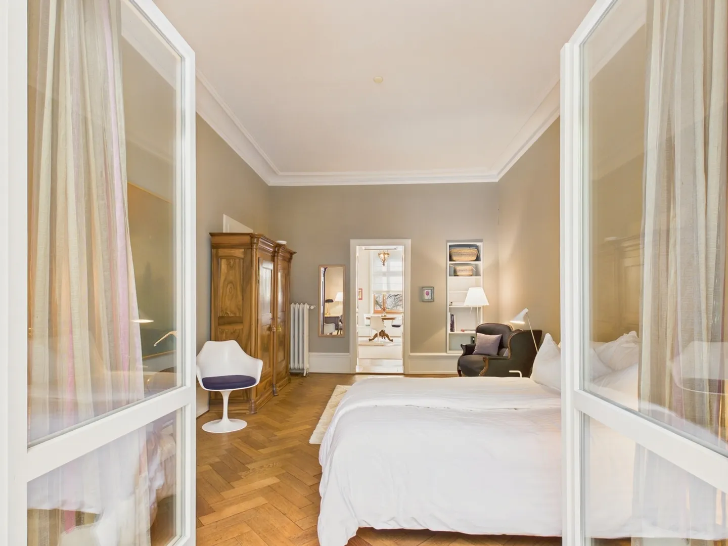 Elegante 2,5-Zimmer-Wohnung in einer historischen Jugendstilvilla in Basel - Foto 6 von 11