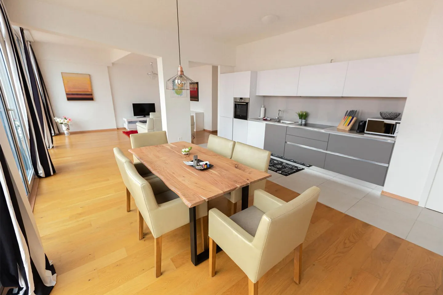 Luxuriöse möblierte 2.5-Zimmer-Wohnung mit Service im Zentrum von Biel - Foto 10 von 16