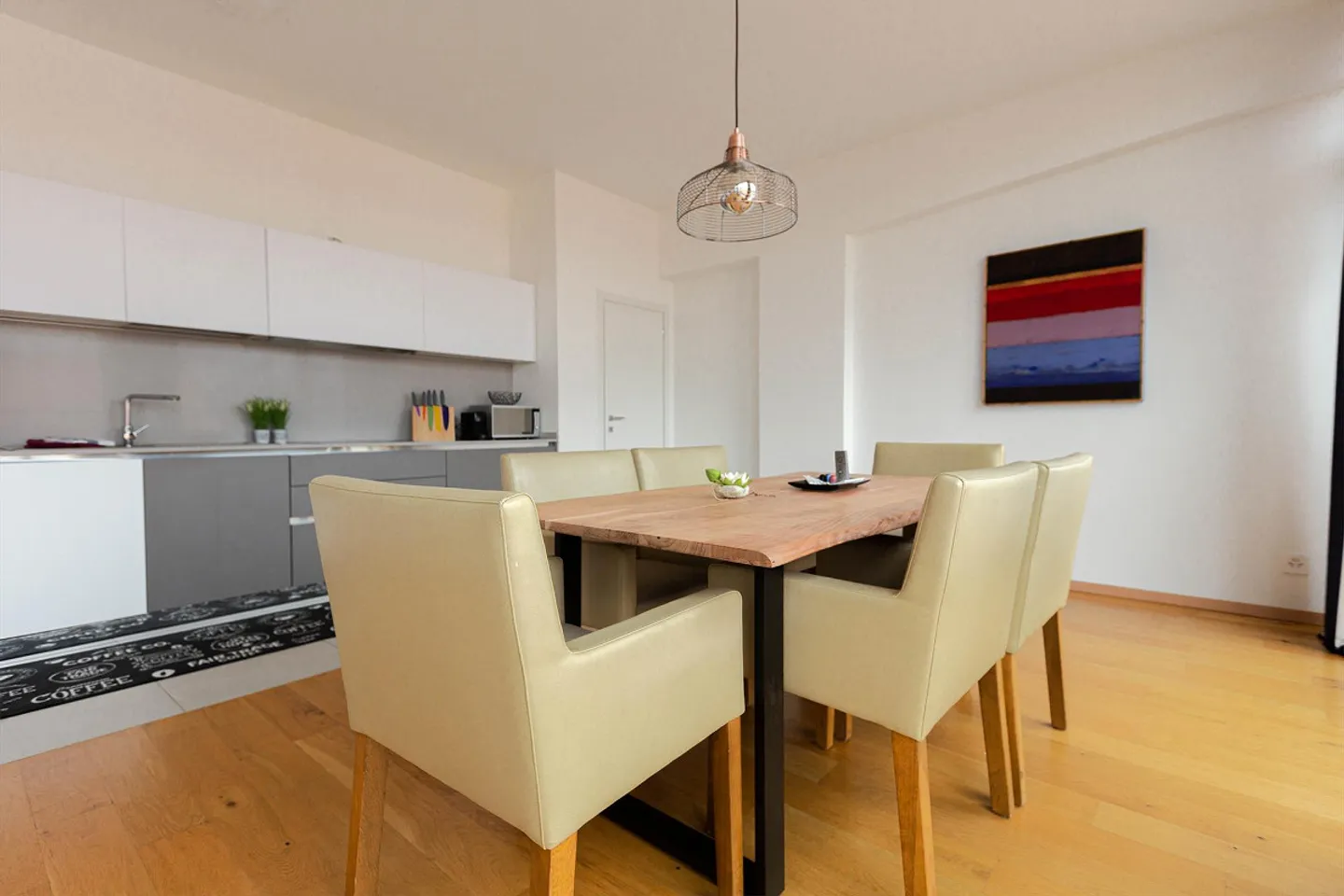 Luxuriöse möblierte 2.5-Zimmer-Wohnung mit Service im Zentrum von Biel - Foto 8 von 16