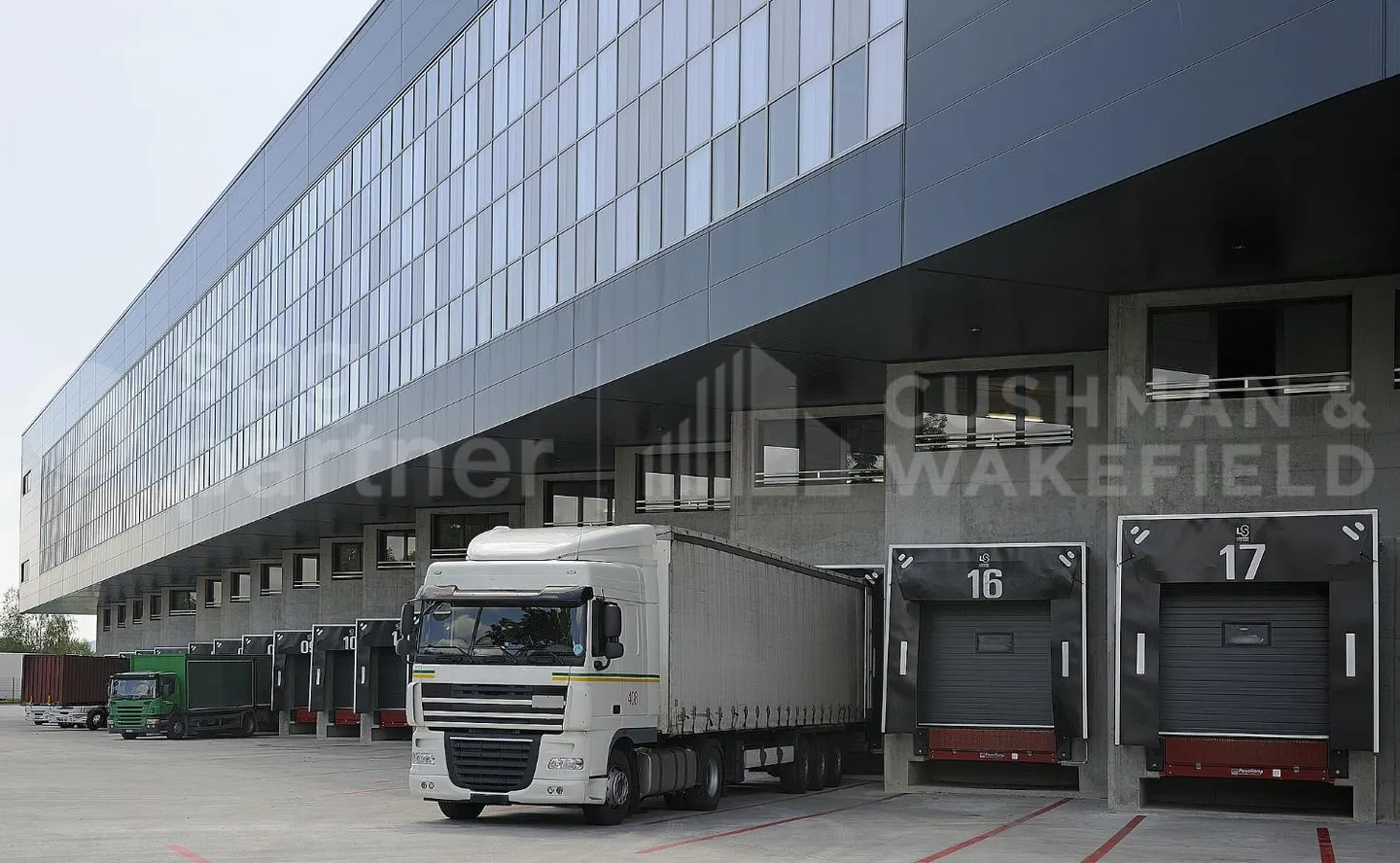 Espace Logistique à Meyrin - Photo 2 sur 13