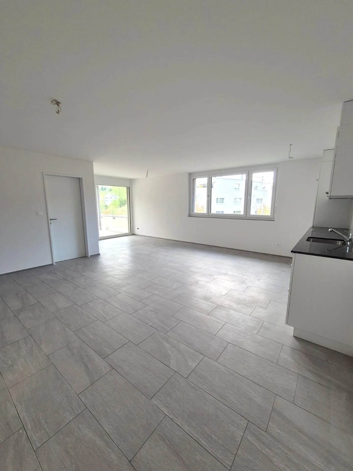 New 2.5-Room Apartment with Terrace - Photo 2 of 8