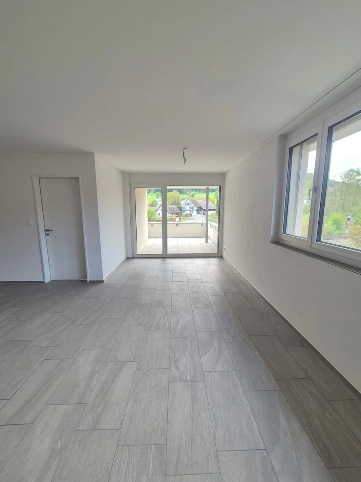 New 2.5-Room Apartment with Terrace - Photo 3 of 8