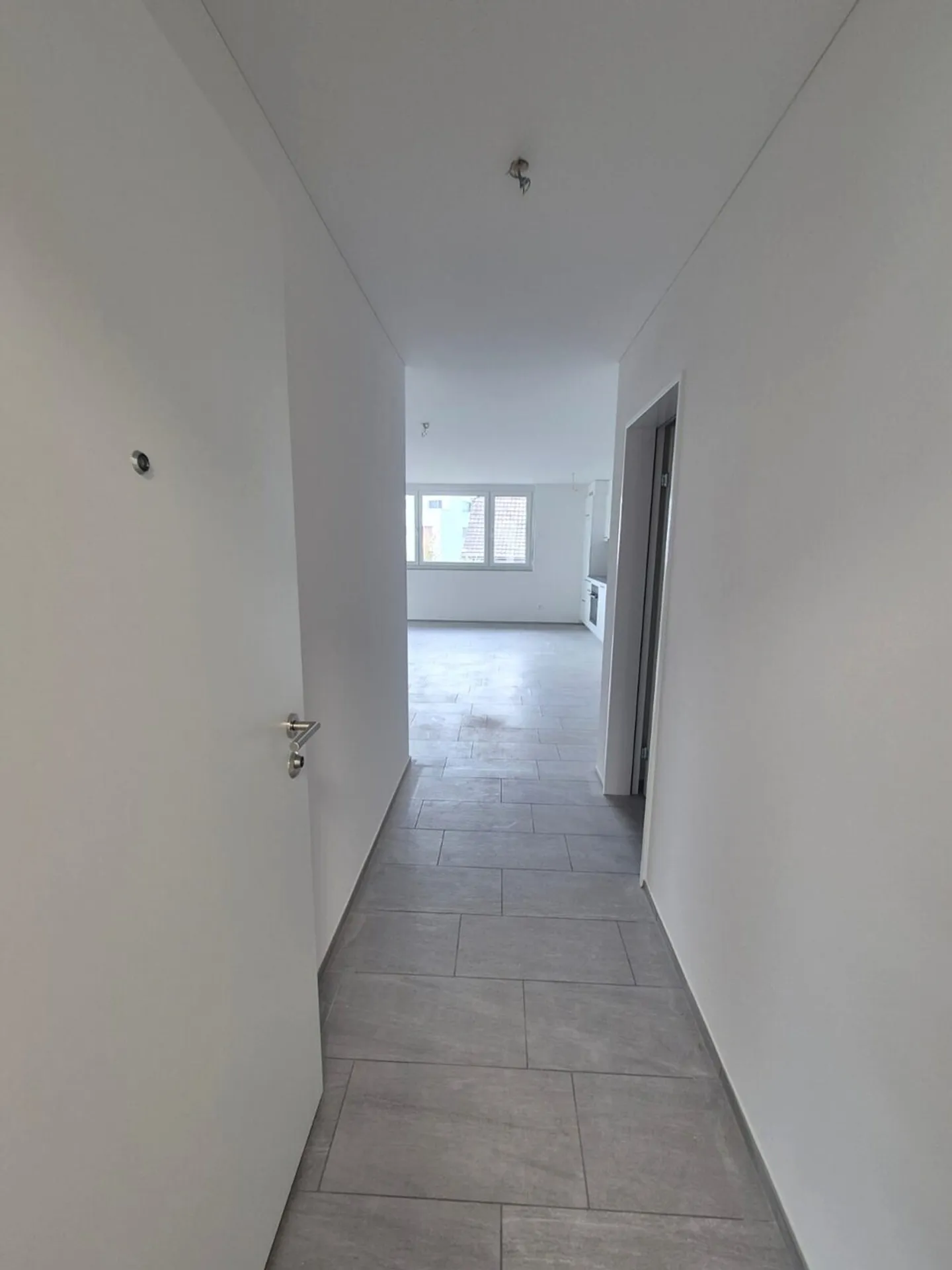 New 2.5-Room Apartment with Terrace - Photo 6 of 8