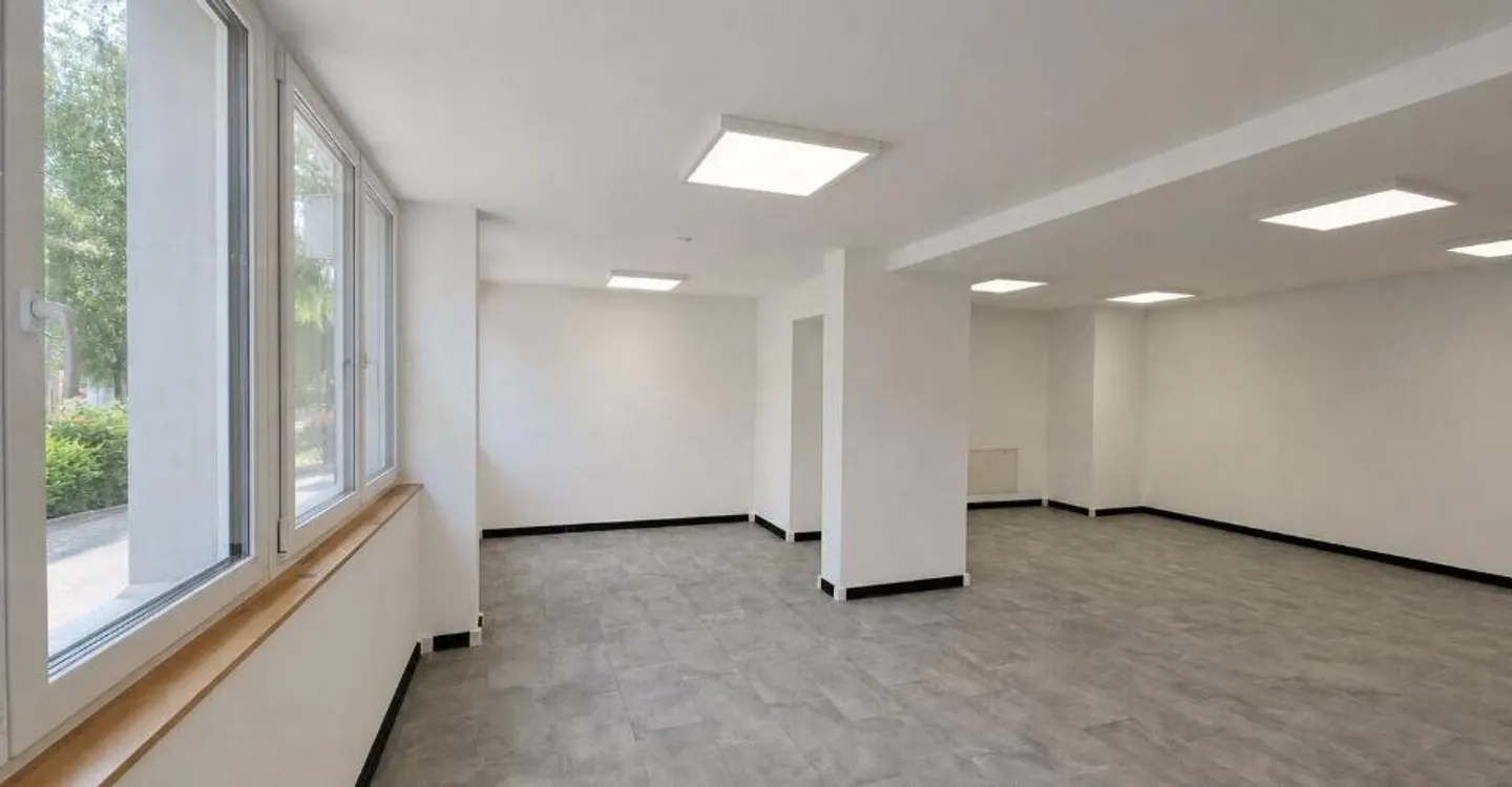 For rent in the center of Delémont commercial space - Photo 4 of 13