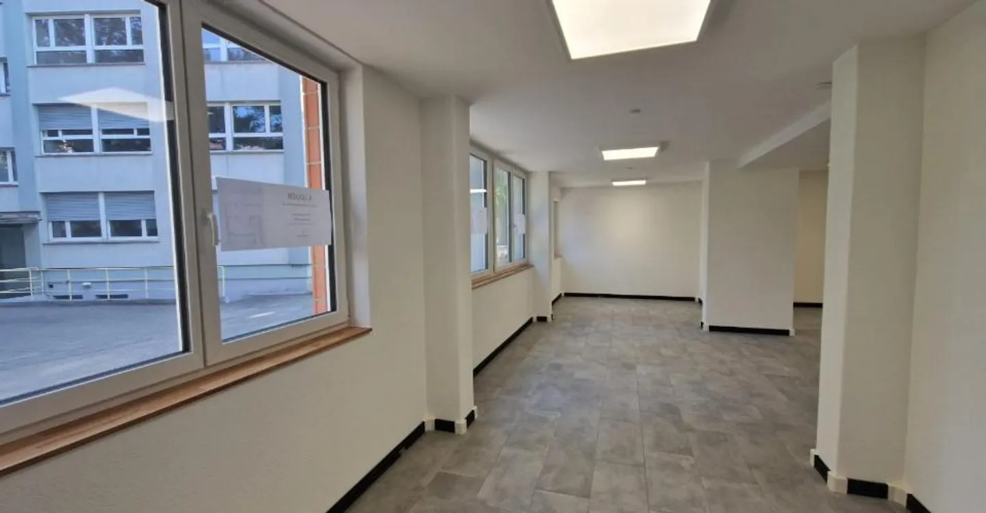 For rent in the center of Delémont commercial space - Photo 5 of 13