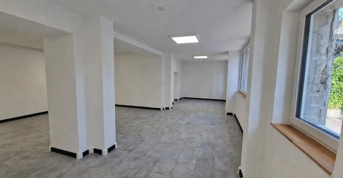 For rent in the center of Delémont commercial space - Photo 6 of 13