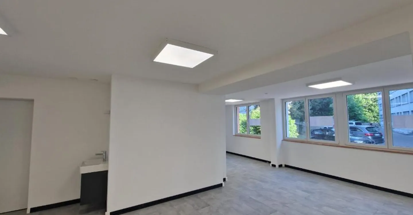 For rent in the center of Delémont commercial space - Photo 7 of 13