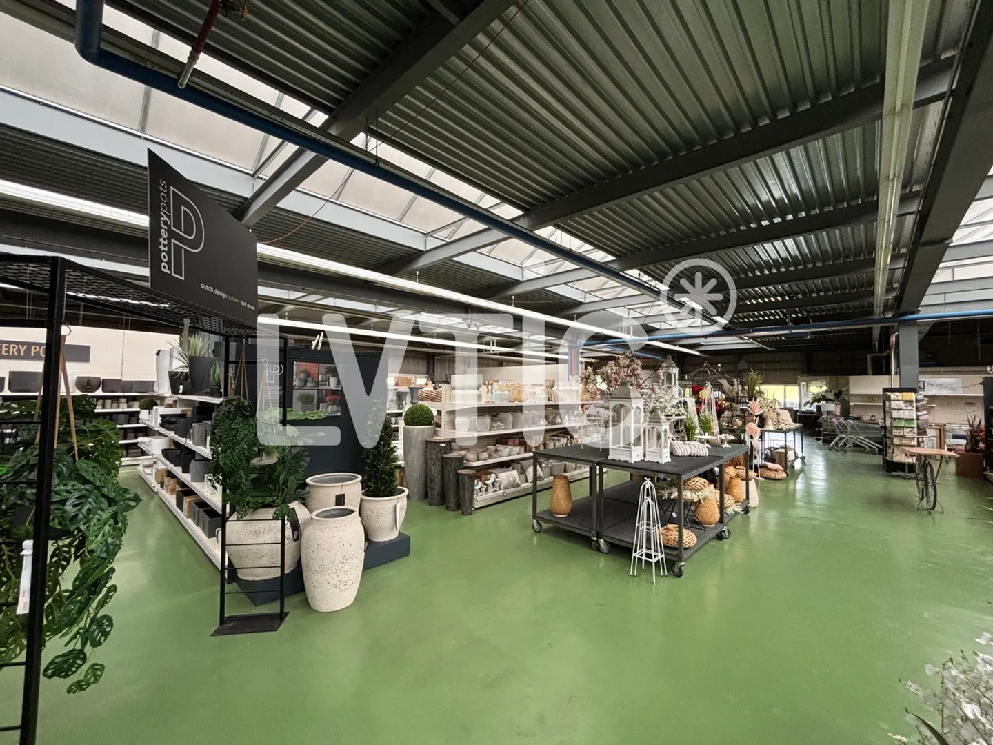 Dépôt - Photo 1 sur 7