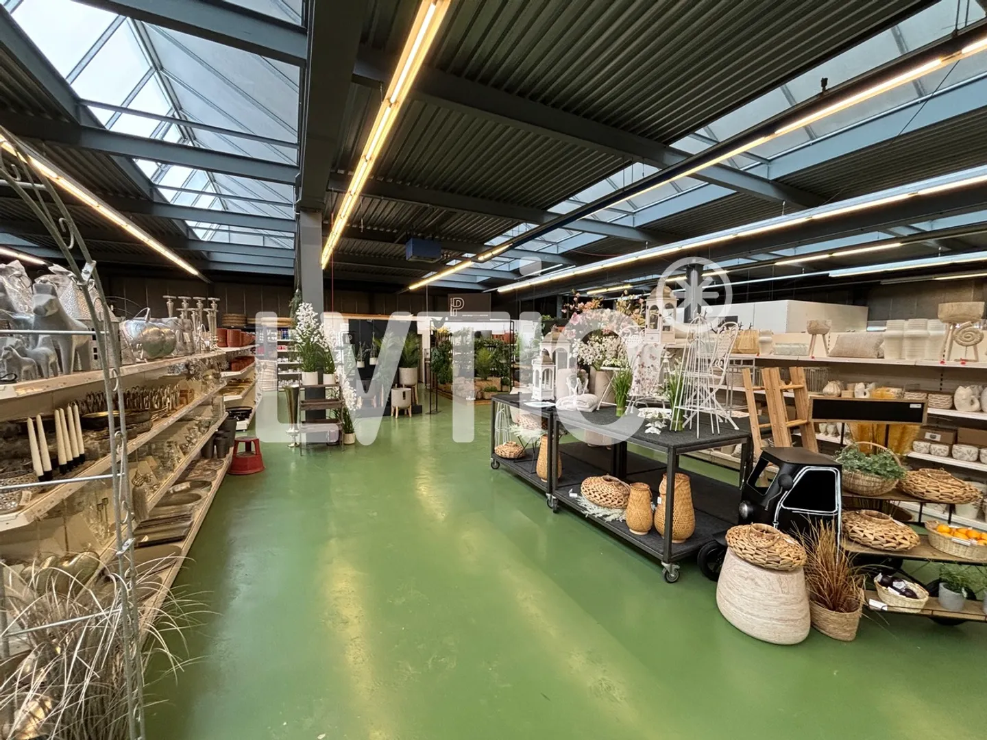 Dépôt - Photo 2 sur 7